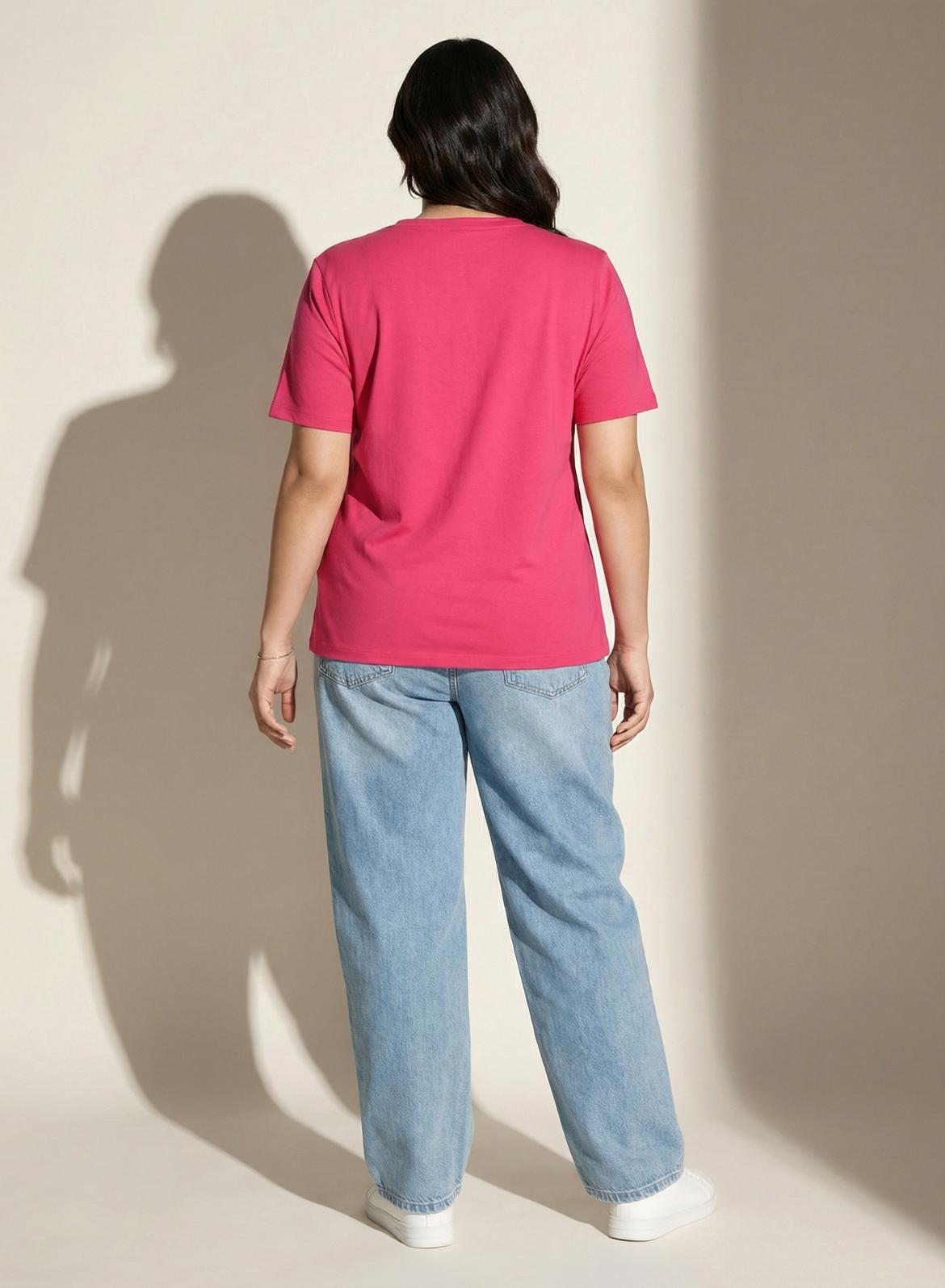 Viva Magenta - Pantone Color of the Year 2023 ( V-Neck )